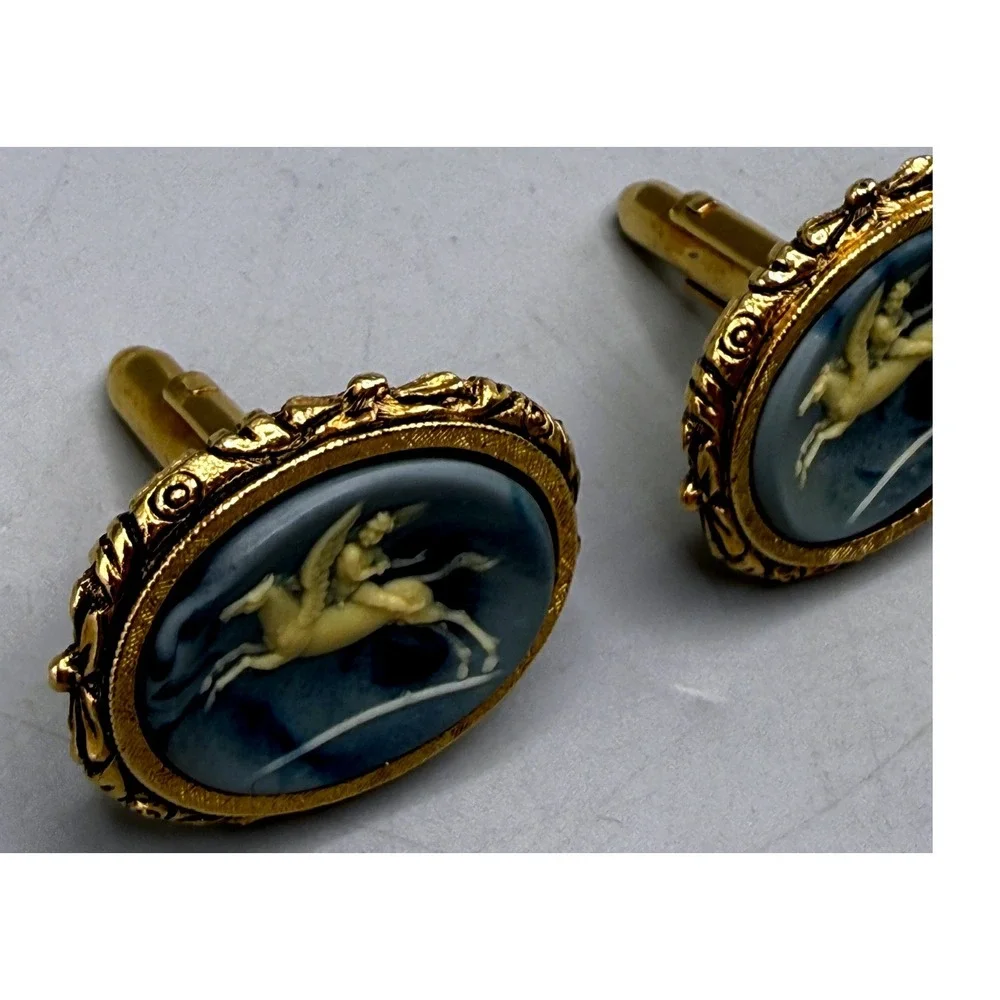 Vintage Dante Blue Pegasus Cameo Cufflinks Gold Tone Mythology Bellerophon